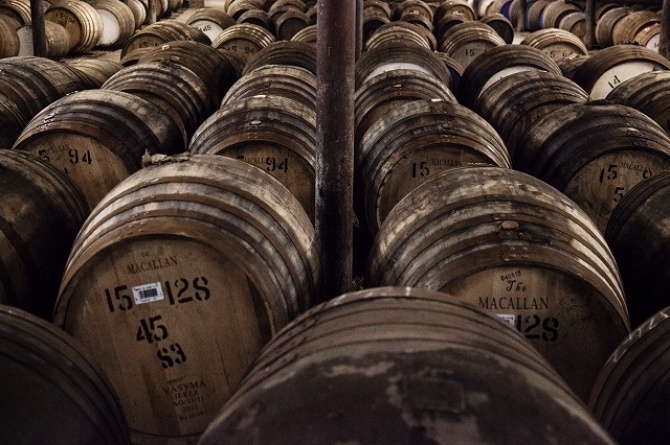 「ザ・マッカラン レアカスク」は1000分の1の確率で選び抜かれた樽の原酒を使用。