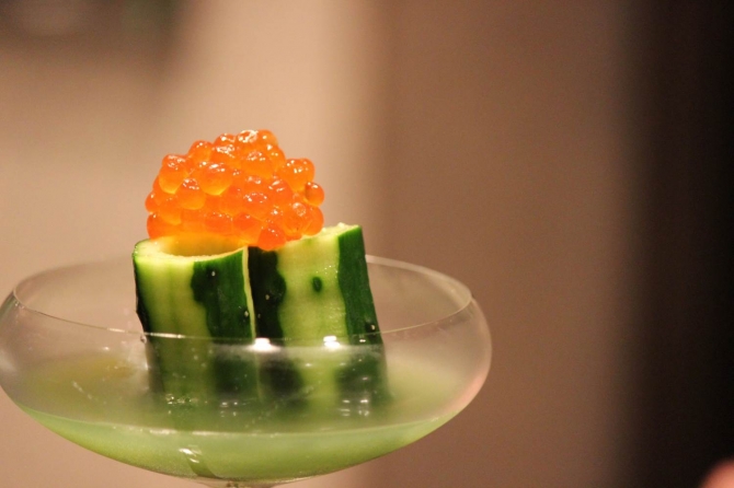 Cucumber & salmon caviar Smoky Martini<br>胡瓜とイクラのスモーキー・マティーニ