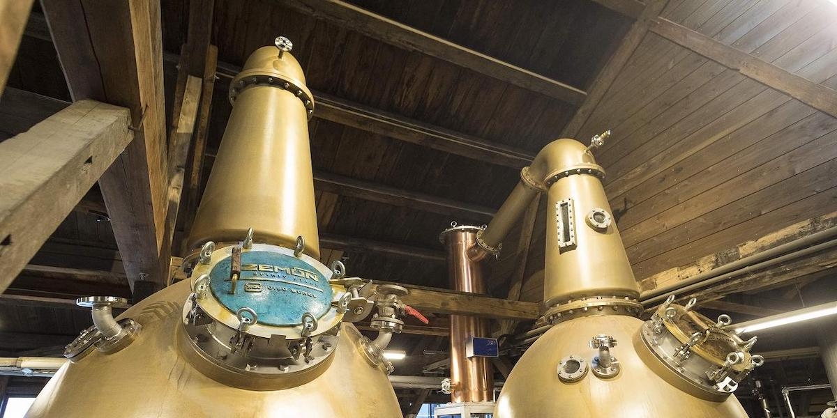 伝統工芸のポットスチルで世界を目指す、
北陸唯一のウイスキー蒸留所。
＜前編＞
