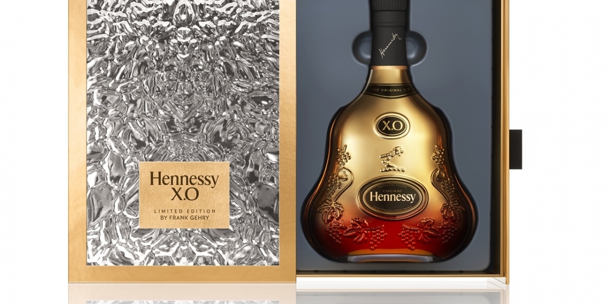 「ヘネシー X.O」の150周年へのオマージュ
巨匠フランク・ゲーリーによる限定ボトル！
