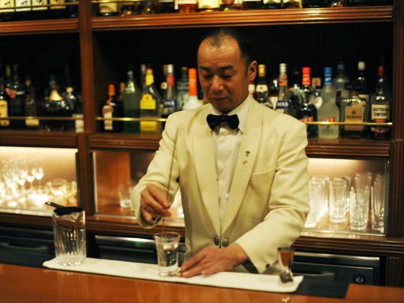 中洲にある「Bar Caper」の新谷彰教さん。