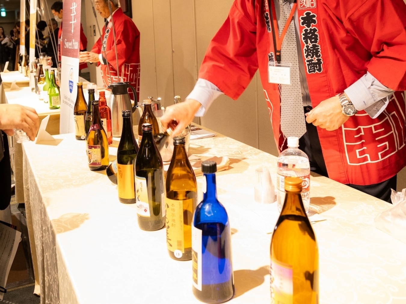 テイスティングコーナーには、全国の酒蔵から自慢の本格焼酎&泡盛が登場。