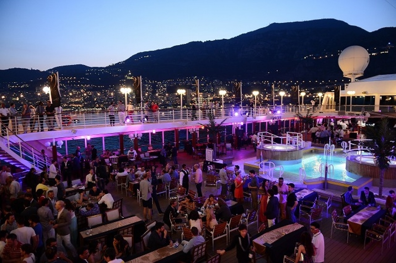 豪華客船「アザマラ・ジャーニー」号でのオープニングセレモニー。