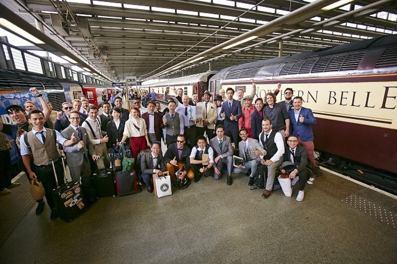 スコットランドよりロンドンに到着した48ヵ国48名のグランド・ファイナリスト。