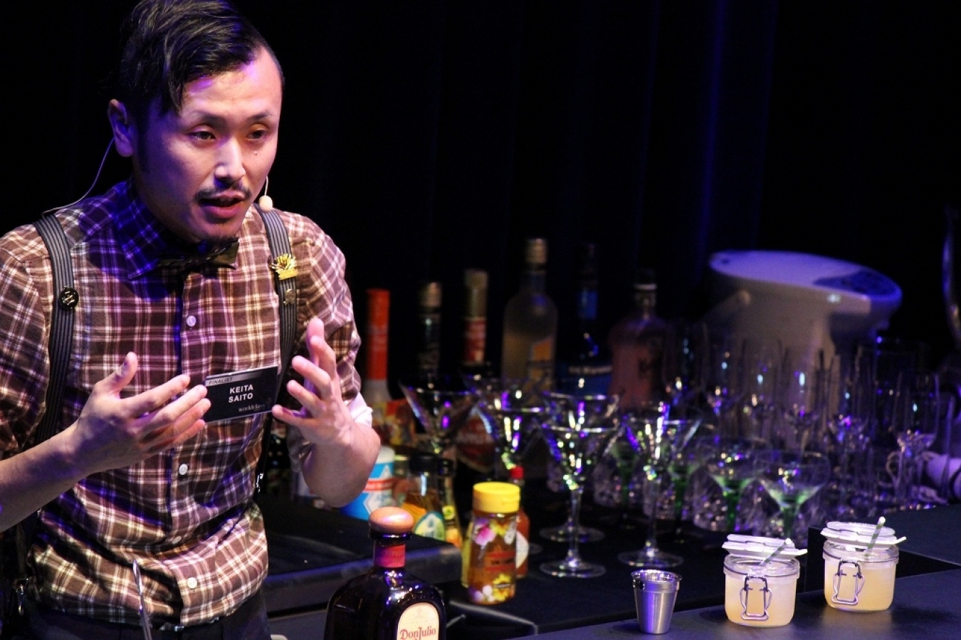 ワールドクラス 2015 日本大会ファイナルでプレゼンテーションを行う齋藤恵太さん。