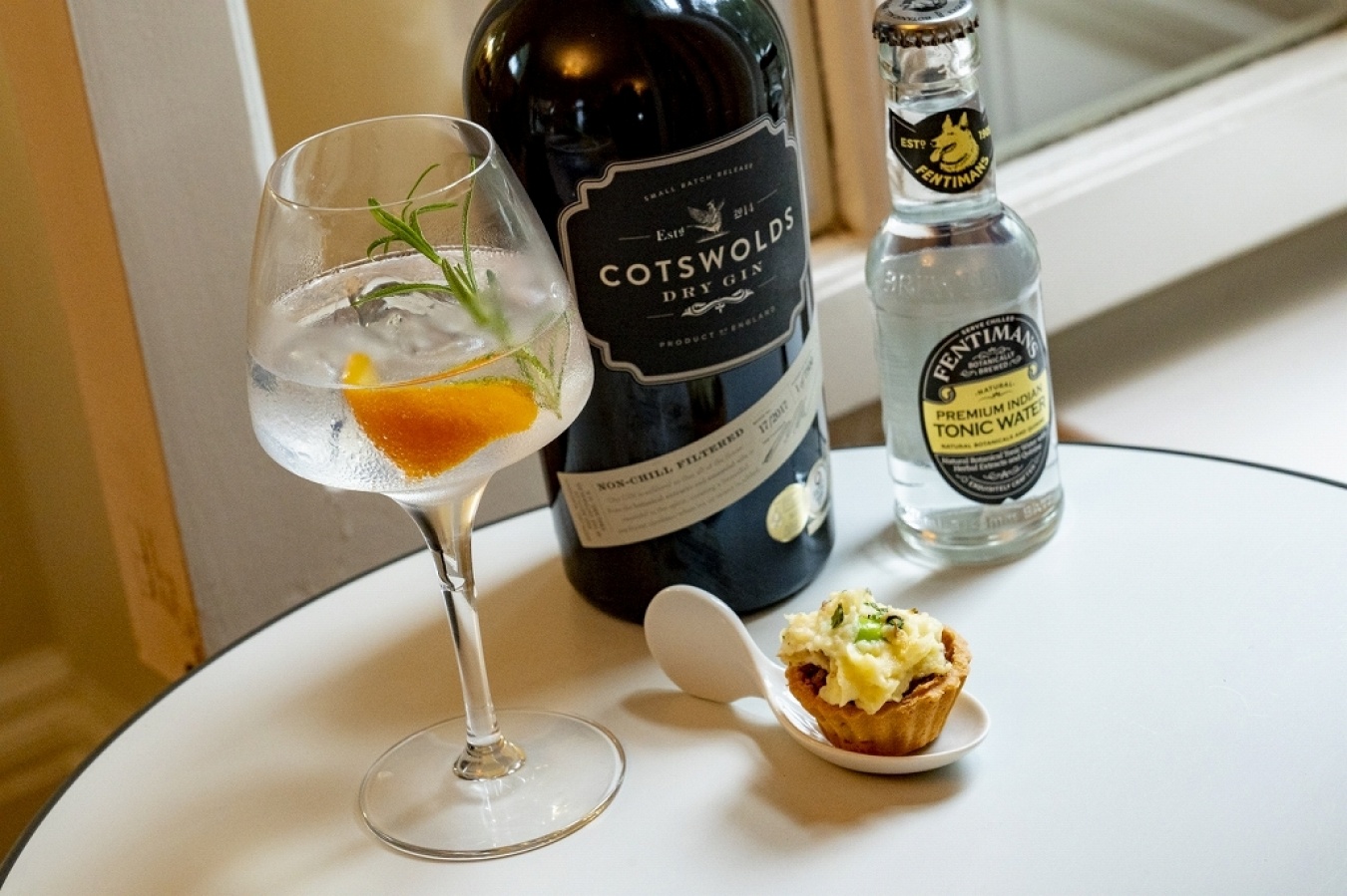 ウェールズ産ラム肉には「コッツウォルズ・ジン」のジントニックを。