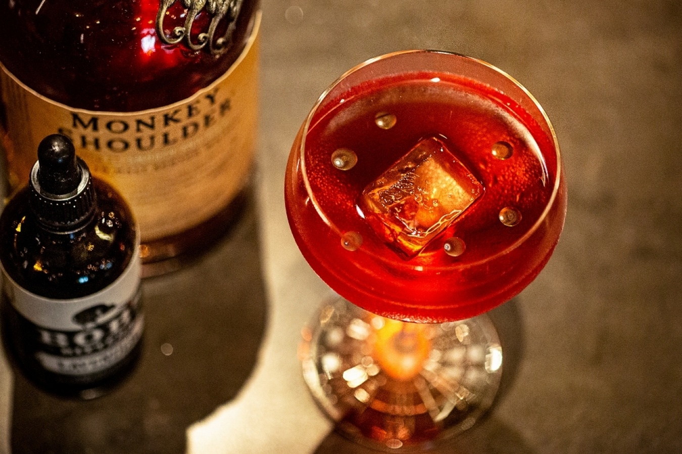 CBDオイルを使用した「ザ・デプス」。