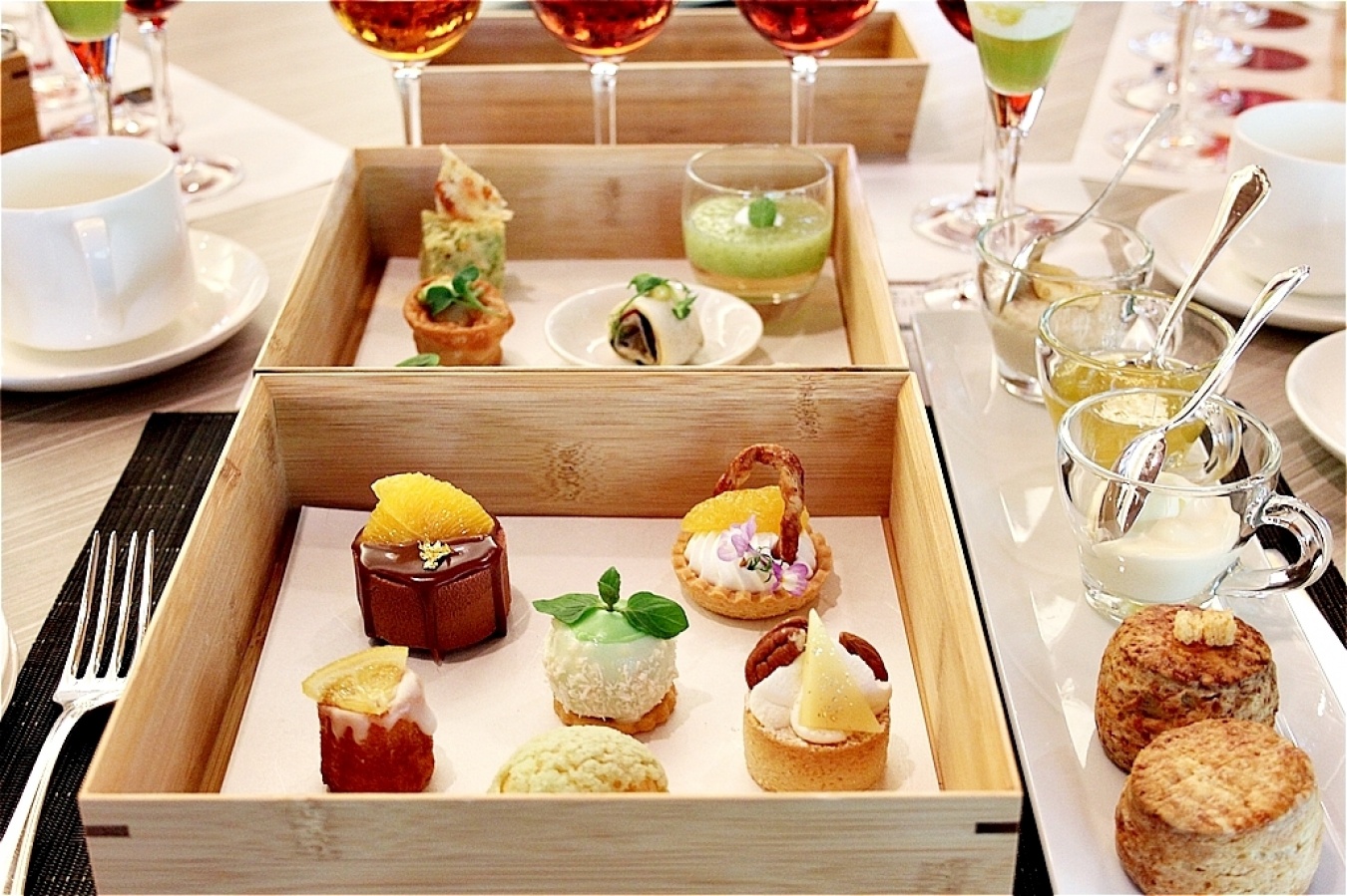 ヒルトン東京ベイの「メロン・アフタヌーンティー」。