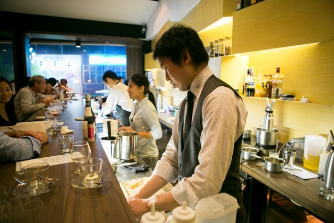 ジャニス・ウォン氏（中央）と、大竹直哉氏（手前）が行った挑戦とは！？