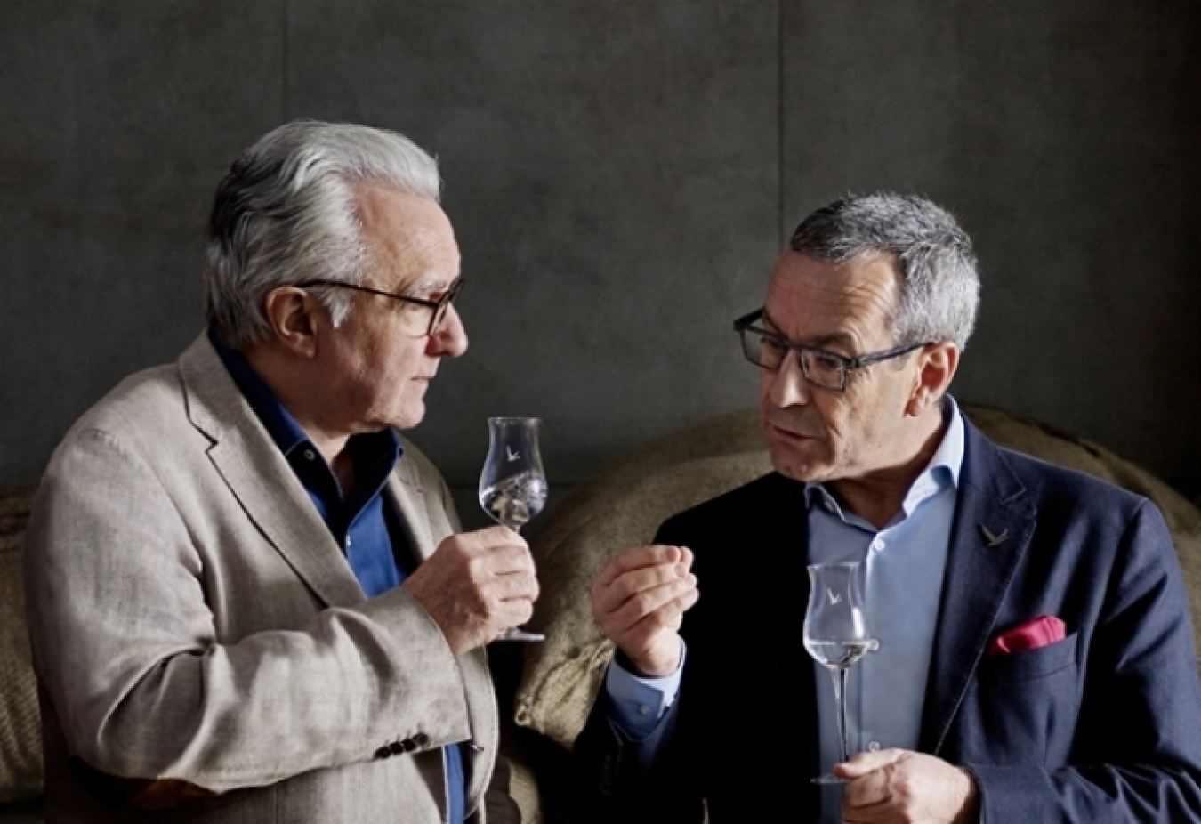 アラン・デュカス氏（左）と、グレイグース社マスターブレンダー、フランソワ・ティボー氏（右）。