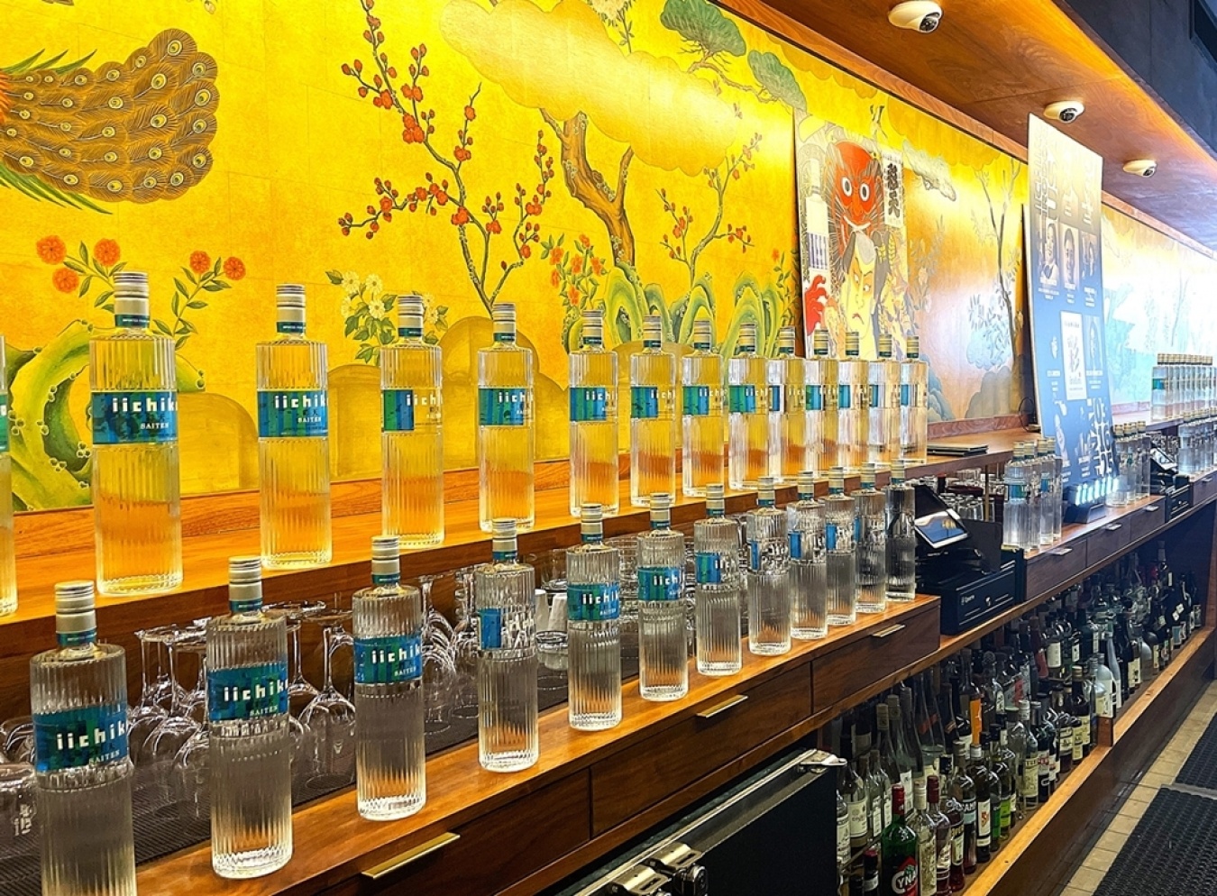 会場となった「Bar Goto Niban」のバックバーには「iichiko彩天」がディスプレイされた。