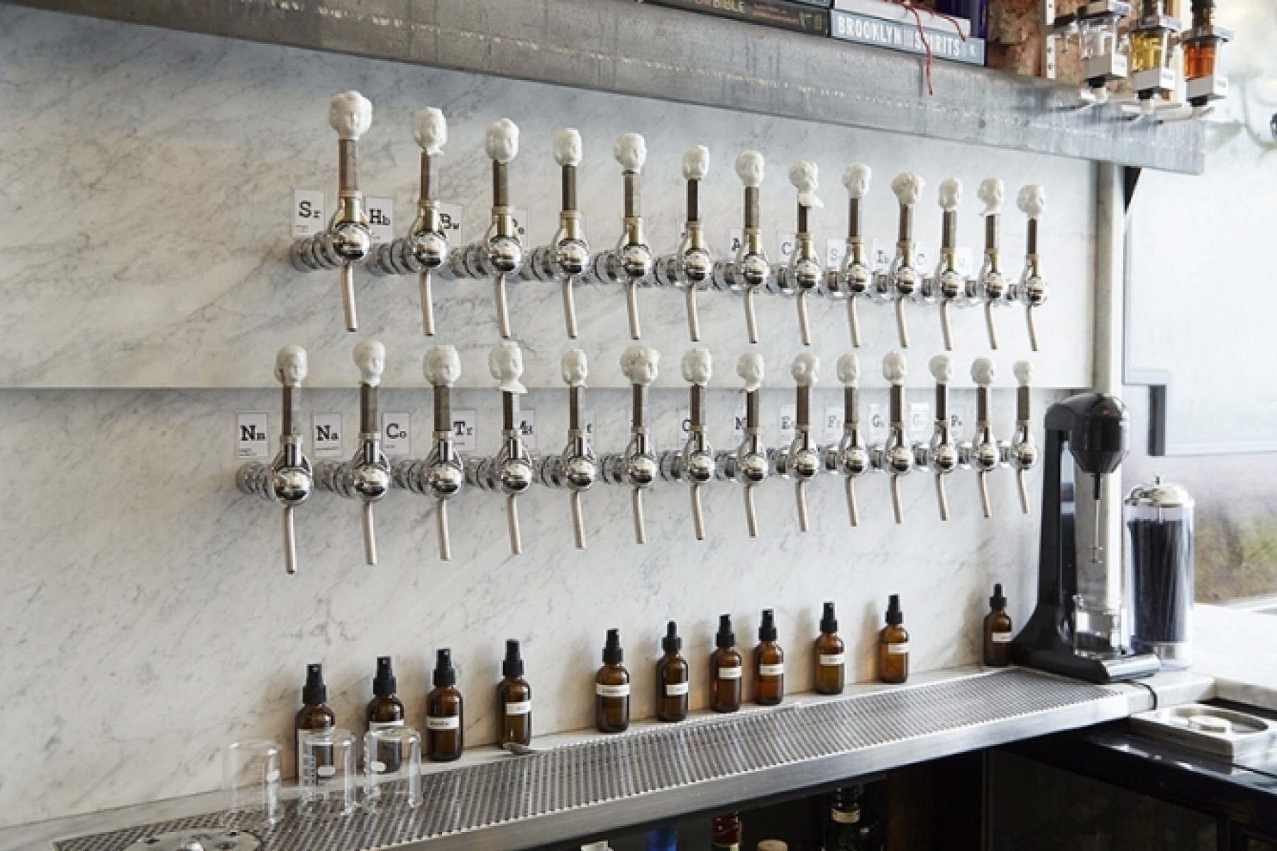 バックバーにボトルがない！
NYブルックリンの“生”カクテルバー！
