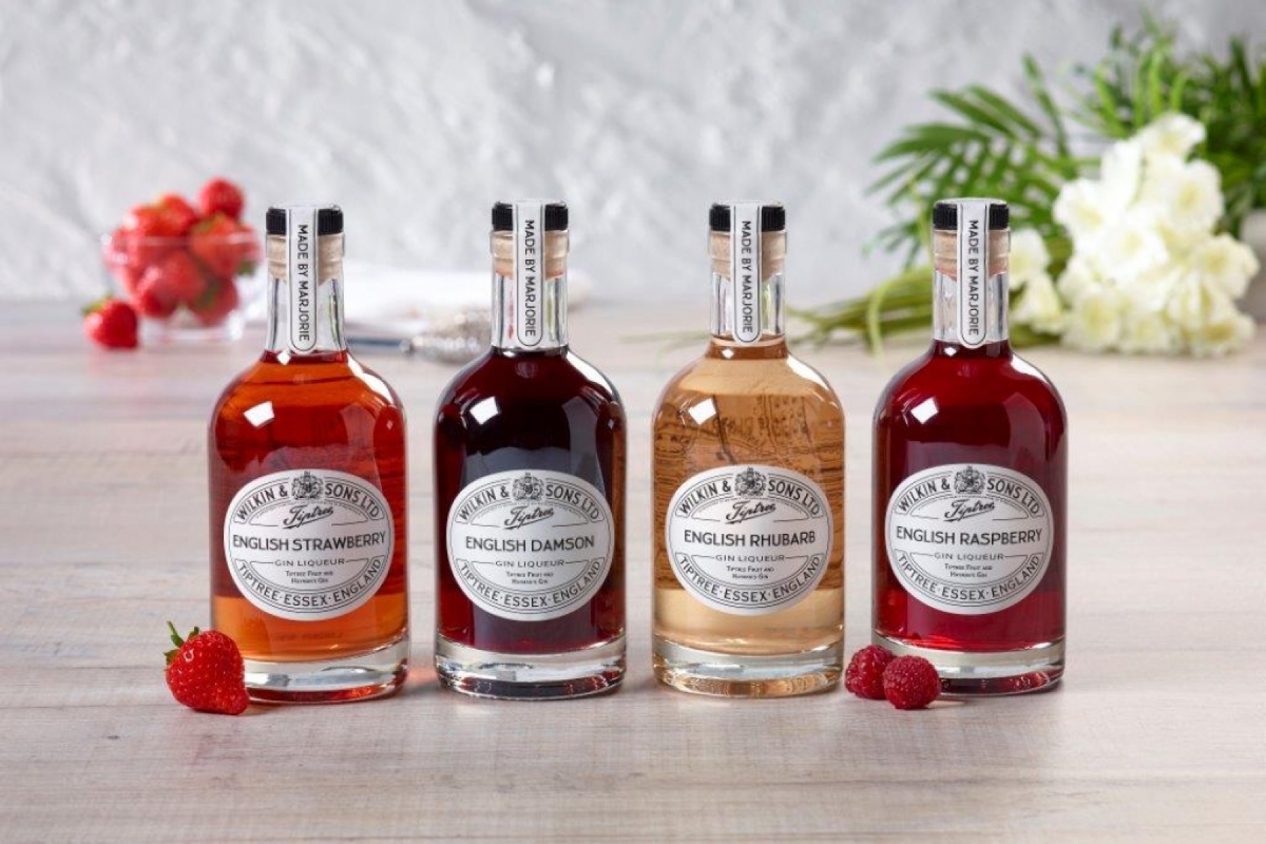 どりぷら会員10名様にプレゼント
キュートで新しいフルーツジンリキュール
日本未発売「ティップツリー」ミニボトルセット！