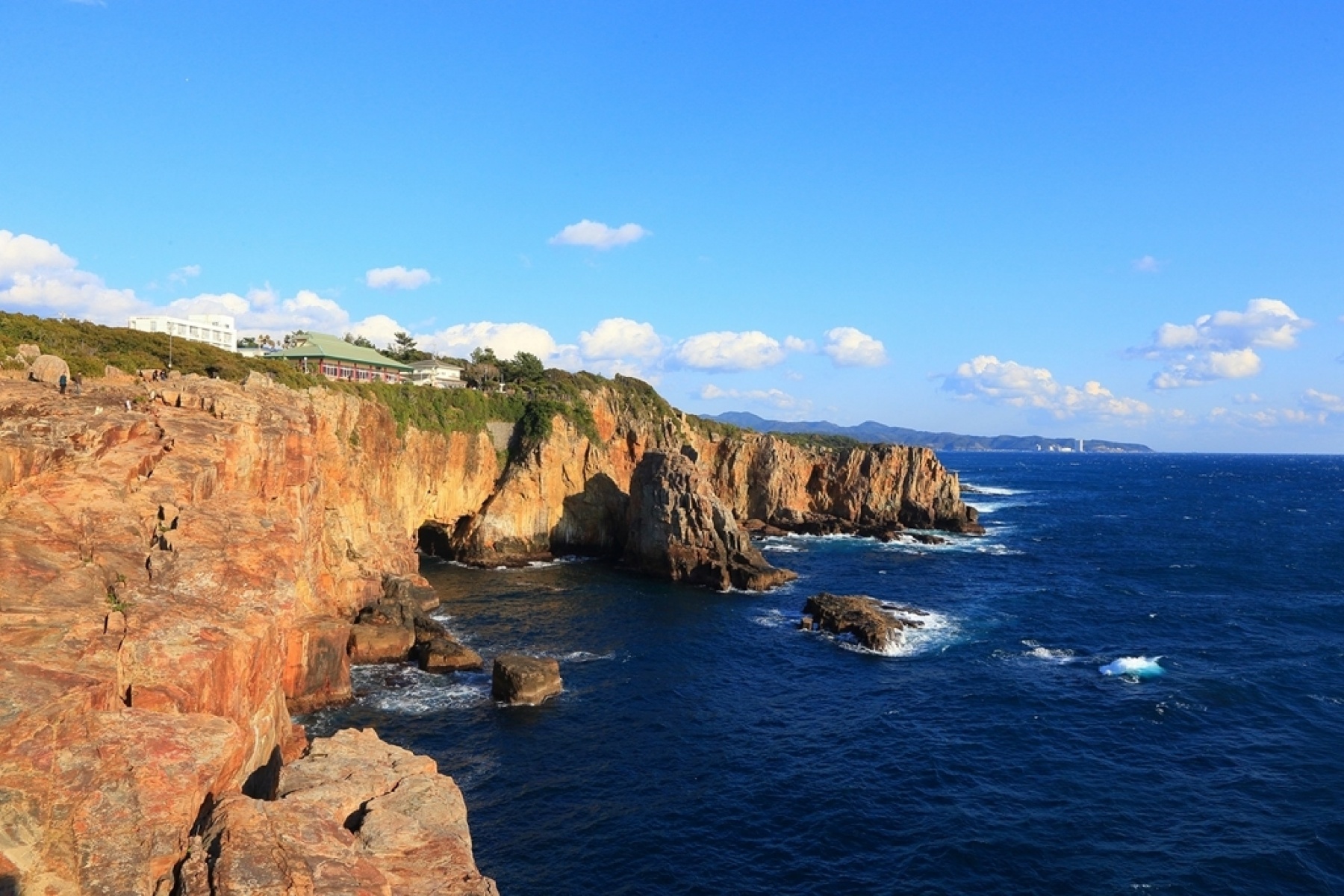「Bar霞町嵐」の竹田英和さんも参画
南紀白浜「三段壁洞窟」に、洞窟BARが出現！
