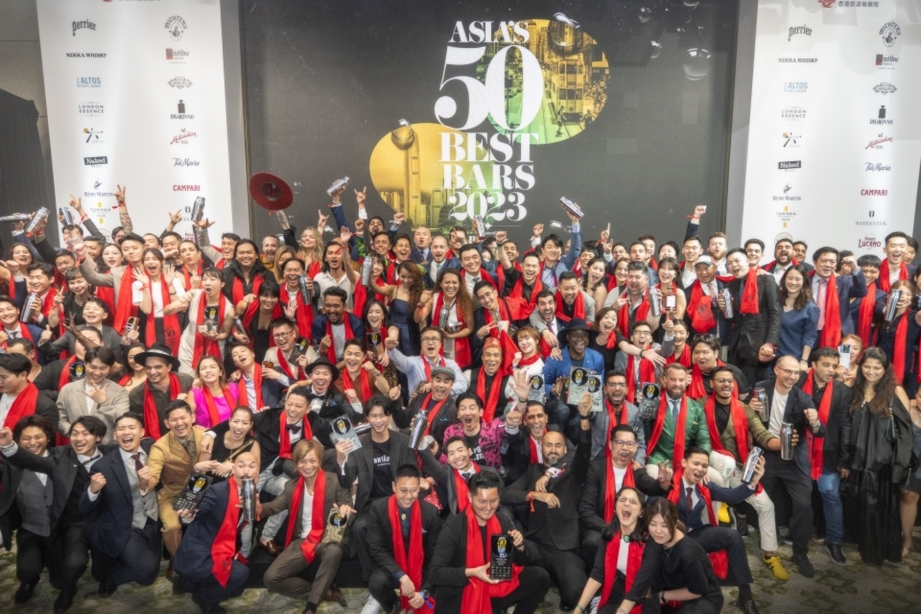 Asia’s 50 Best Bars 2023
香港のCOAが3年連続でアジアベストバーの快挙
鹿山博康さん（Bar BenFiddich）が業界アイコンに！