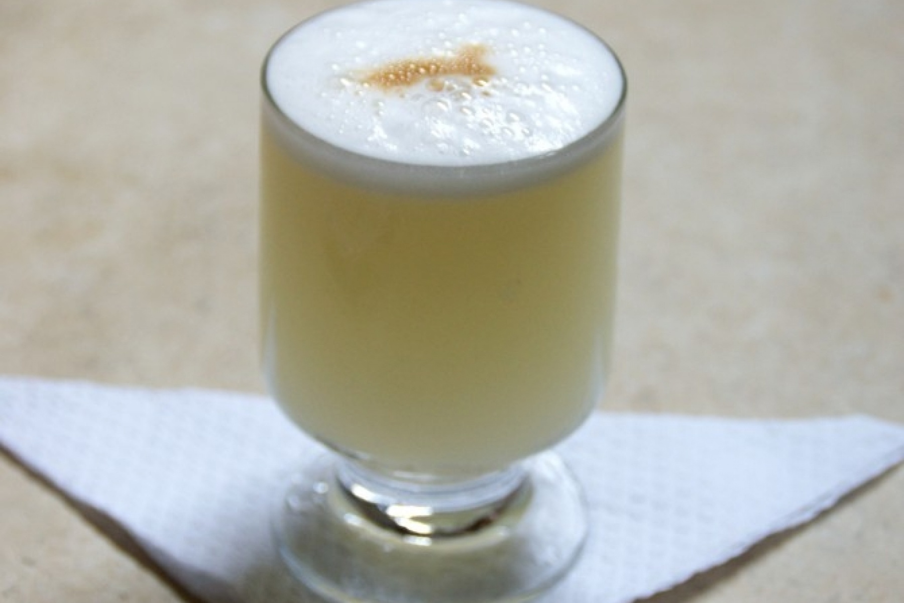 創業130年のタベルナに伝わる
ピスコサワーの秘蔵レシピ。
