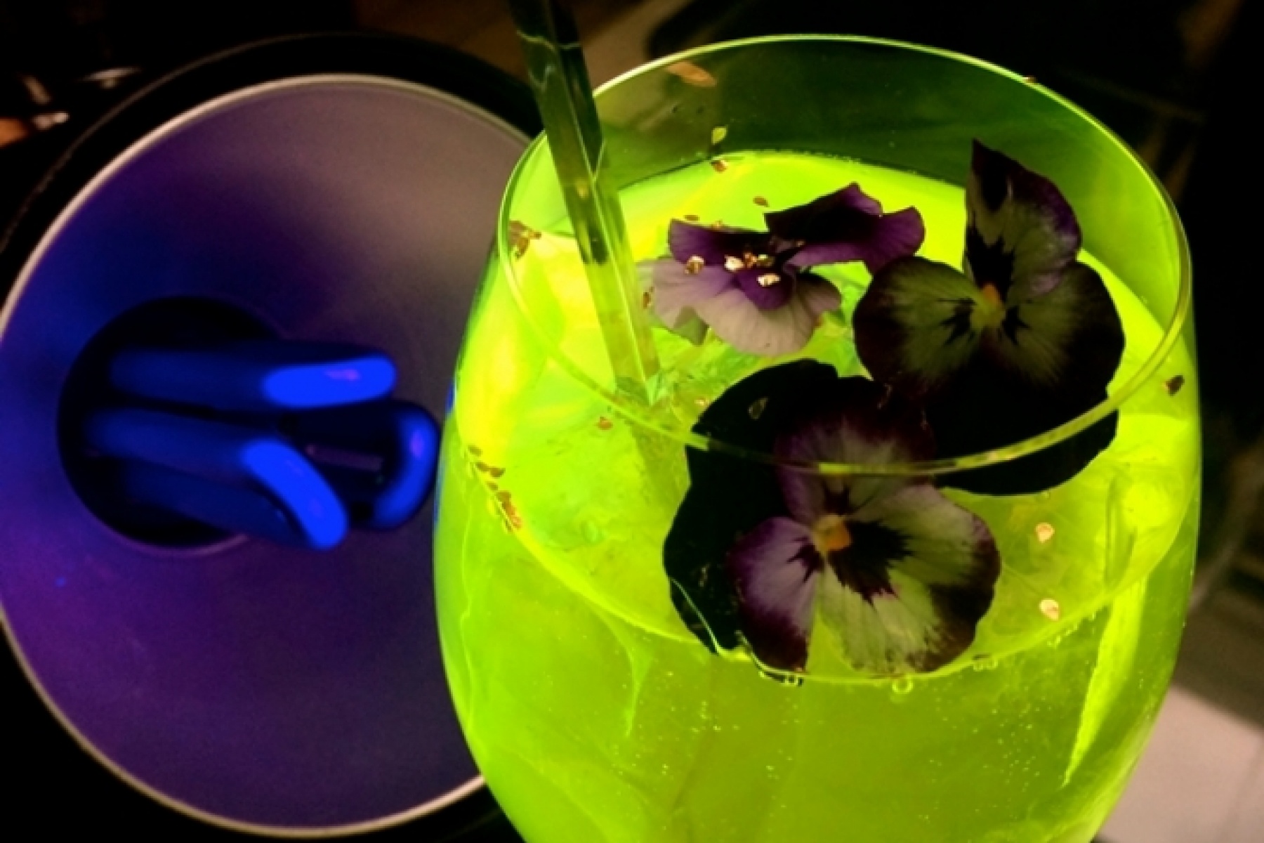 夜の主役は君しかいない！
パリ発、光るカクテルって！？
