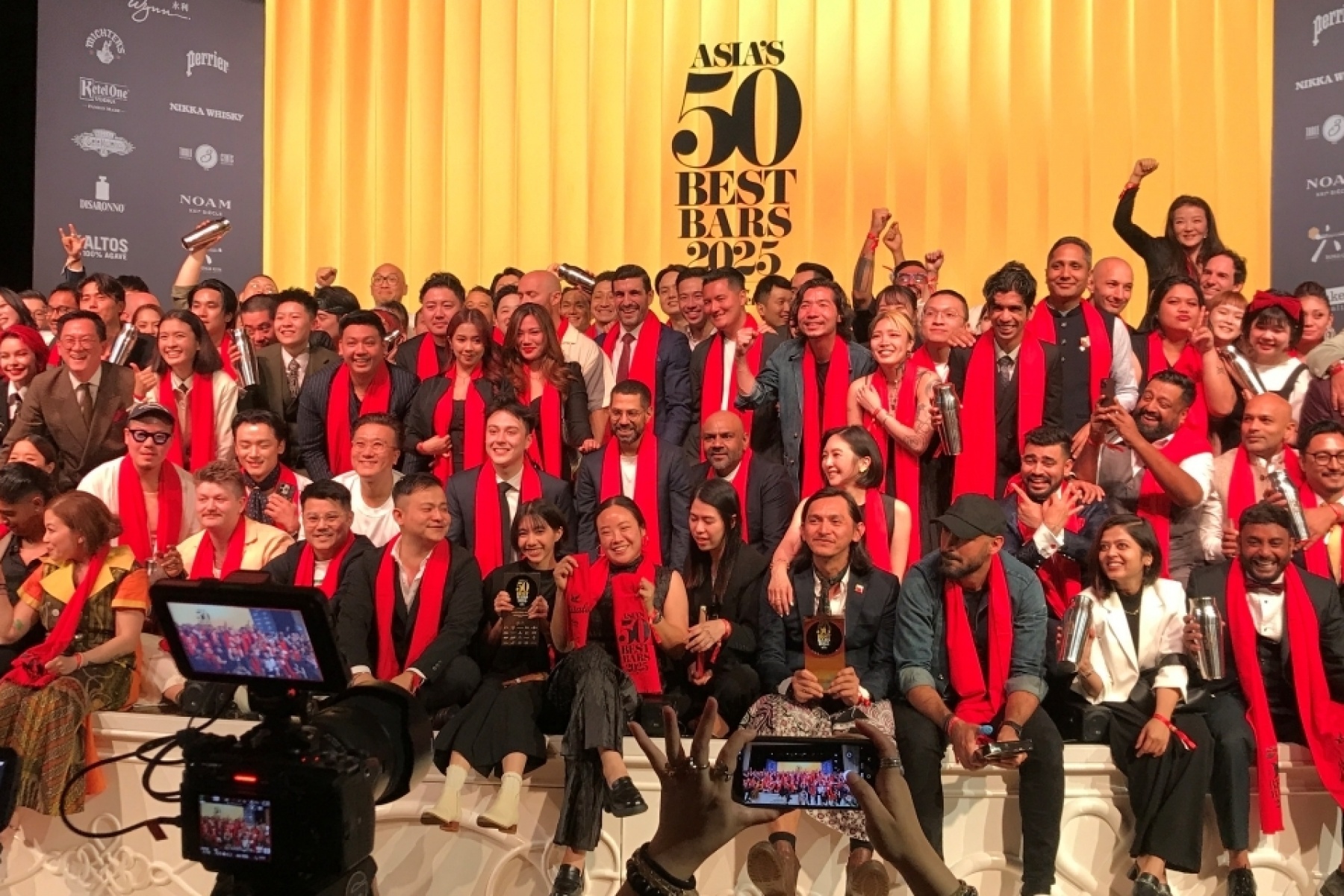 Asia's 50 Best Bars 2025 発表！
香港「BAR LEONE」が2年連続No.1
日本トップは「BenFiddich」、熊本の新星「夜香木」も！