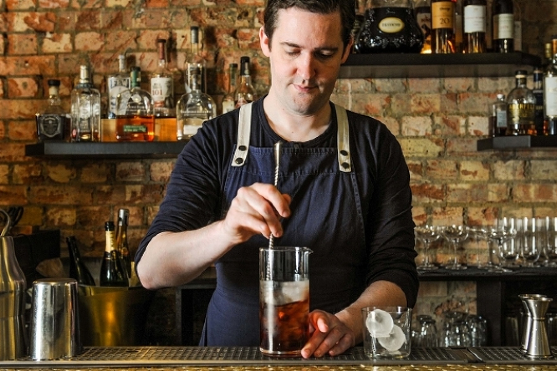 ハイエンドバーから心機一転、
イーストのフレンチバーへ。
＜前編＞