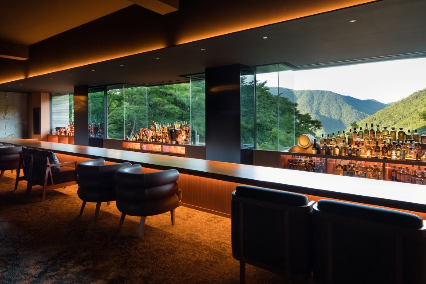 <キャリア＞
バーテンダーが主役、充実した福利厚生。
「bar hotel 箱根香山」で正社員募集中！