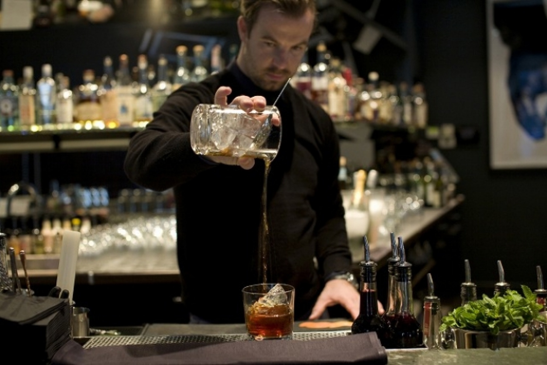 敷居が高いイメージを払拭！
ベルリンで大人気のホテルバー。
＜前編＞
