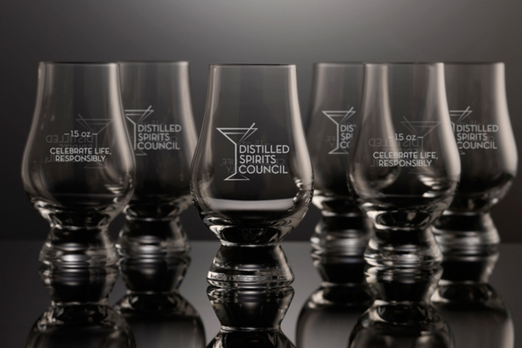 米国蒸留酒評議会
公式テイスティンググラス採用を発表！
