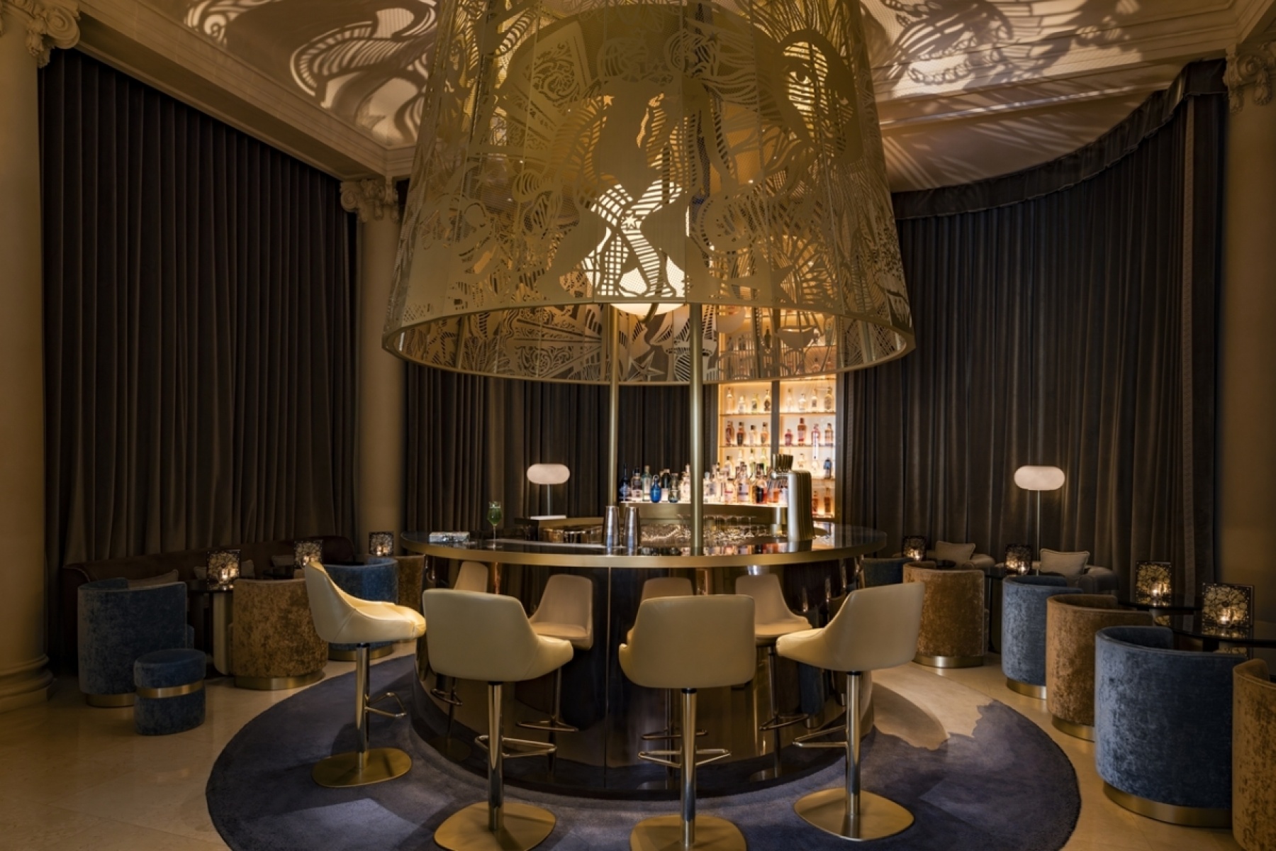 Ritz Bar：
シェイクなし、飾りなし、素材1種類のみ。
新世紀の仏流バーテンディング！ - 後編 -
