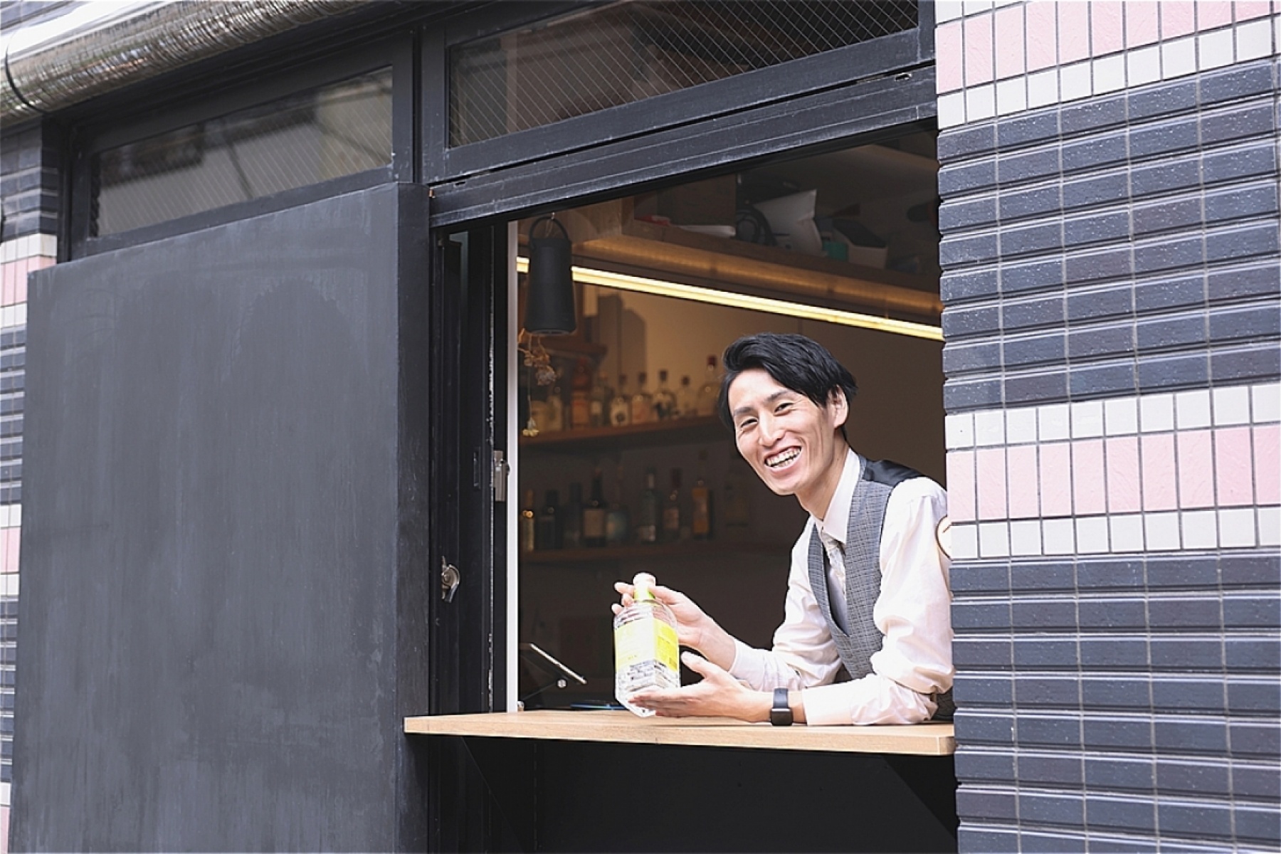 THE HISAKA：
バー不毛地帯、高田馬場に出現した
クラフトジンのテーマパーク。
＜前編＞