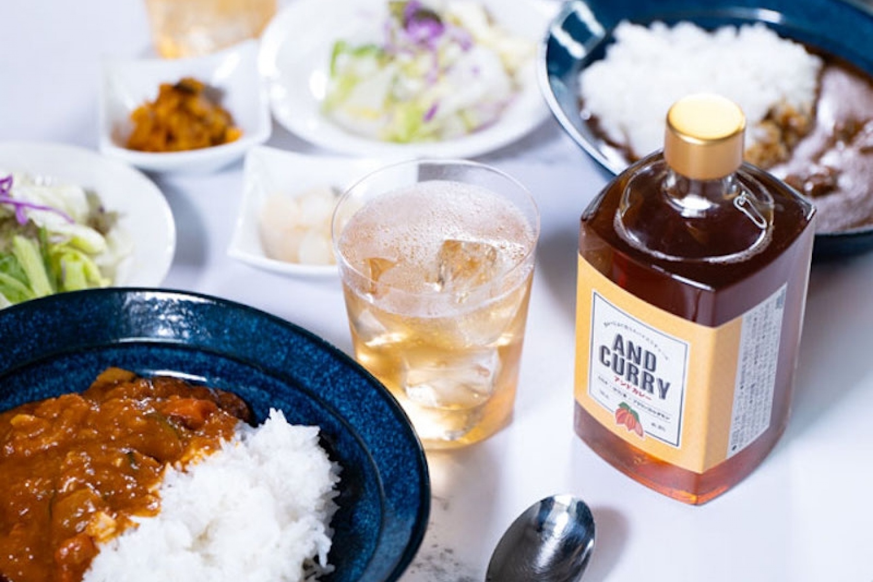 カレーに合う専用スパイスリキュール
「アンドカレー」先行発売！
