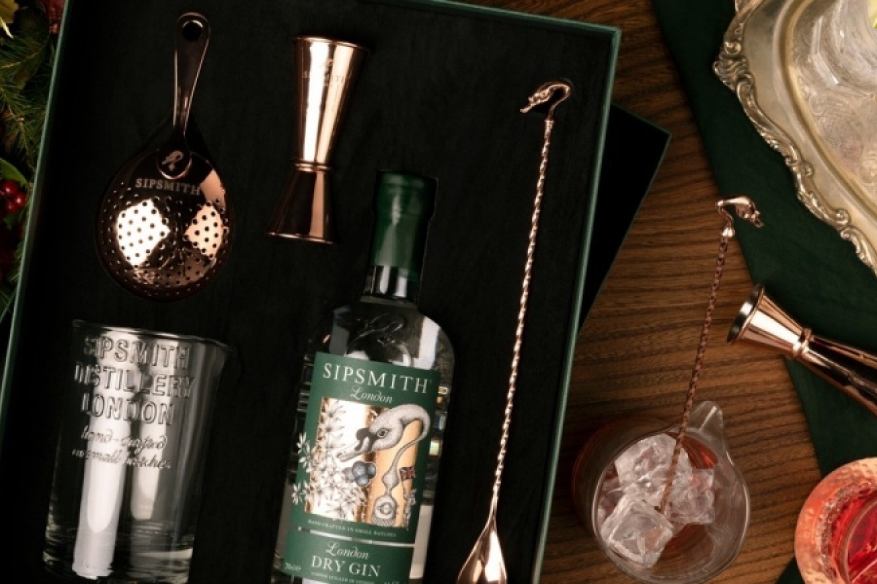 どりぷら会員10名様に豪華プレゼント
「シップスミス パーフェクトマティーニ カクテルキット」