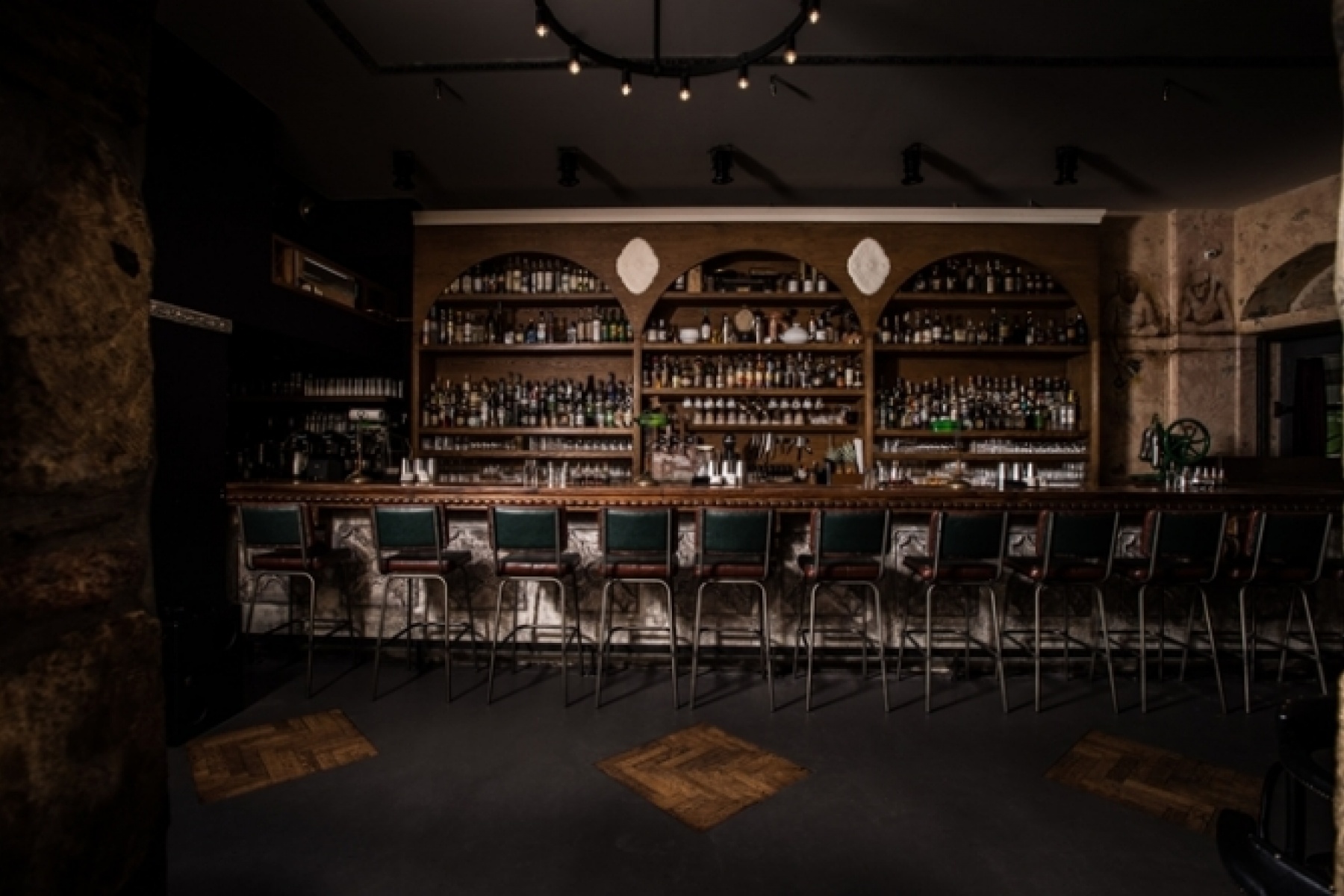 ギリシャのバーシーンを牽引する
「The Clumsies」その秘密とは！？
