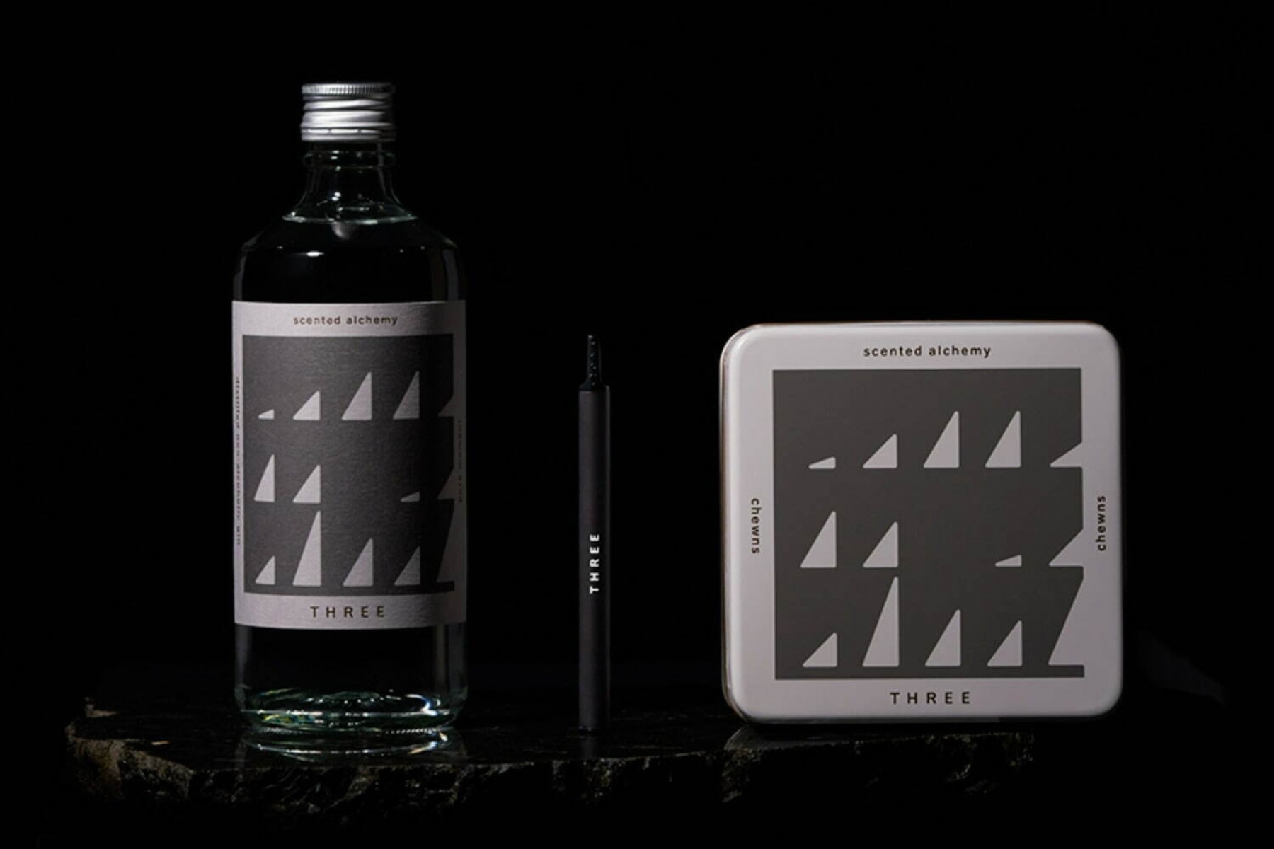 コスメティックブランド「THREE」が
本格ジンを3月26日(水)より限定リリース！
