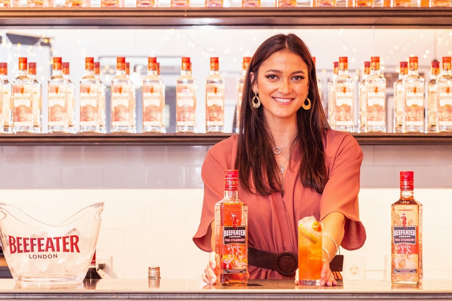 アンバサダーのシムさんが教えてくれた
「ビーフィーター ピンクストロベリー」の楽しみ方！！