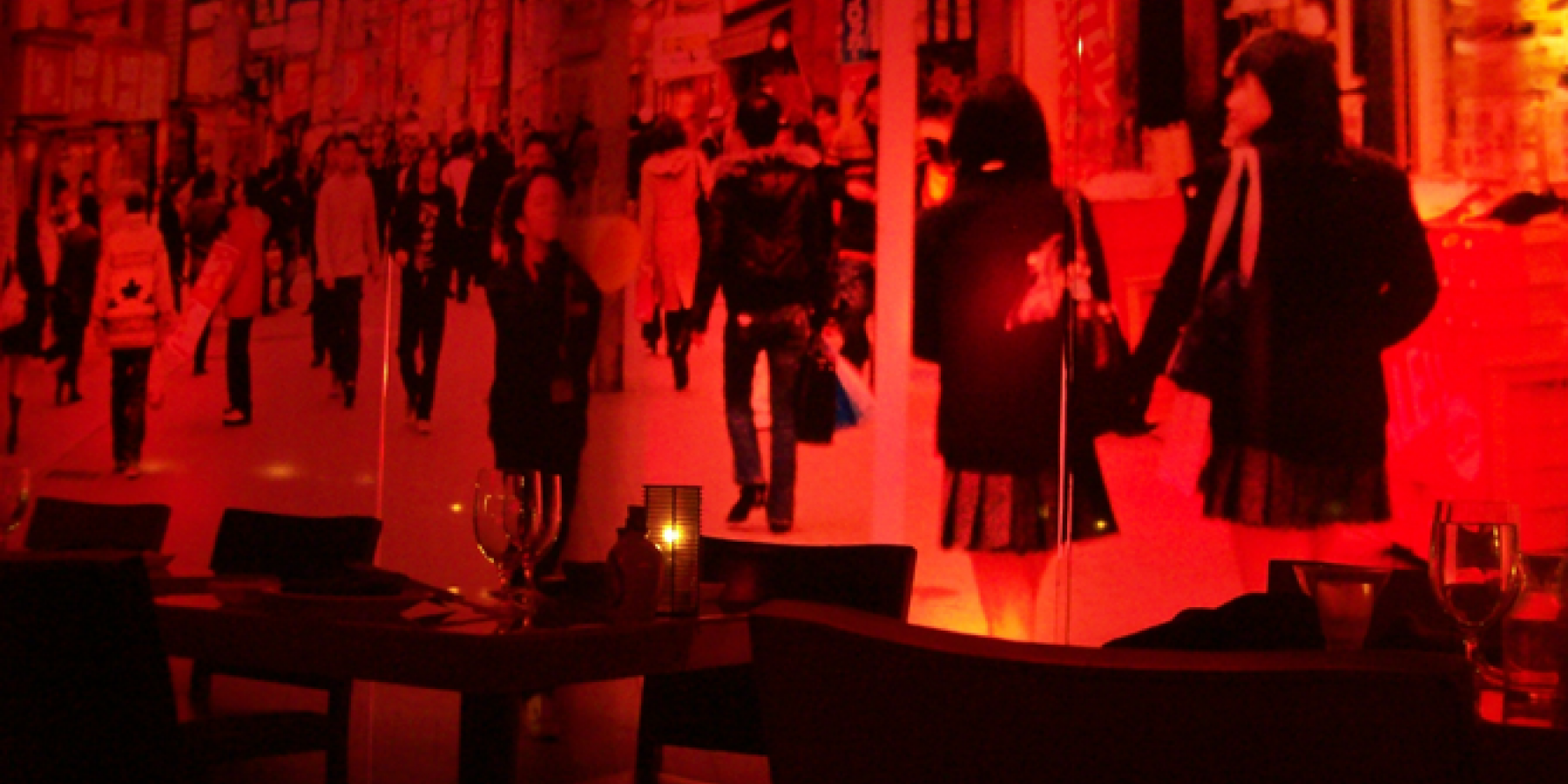 2050年の東京をフィーチャーした
LA発、セレブ御用達のバー。