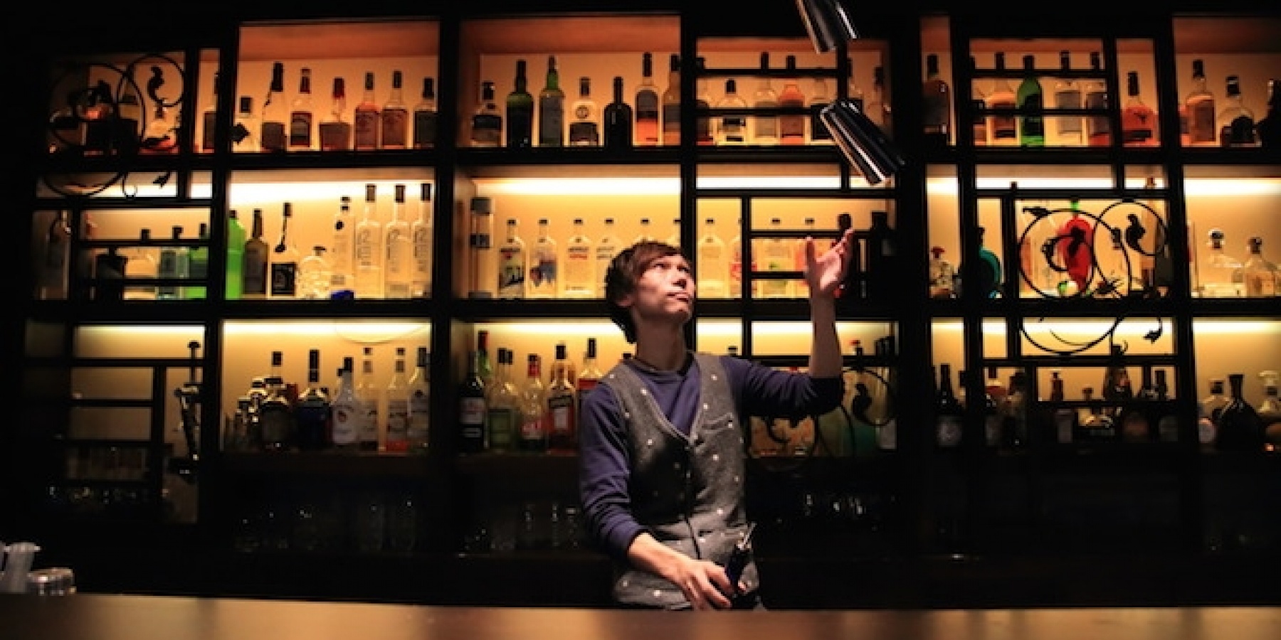 華麗な技で世界を酔わせる！
トップフレアバーテンダー登場。
＜前編＞
