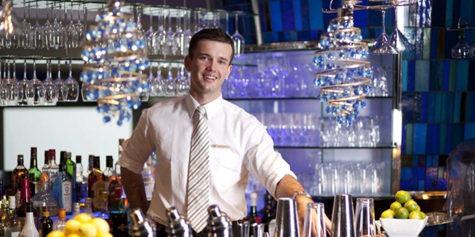 若きイングリッシュマンが放つ
香港発のオリジナリティー。＜前編＞
