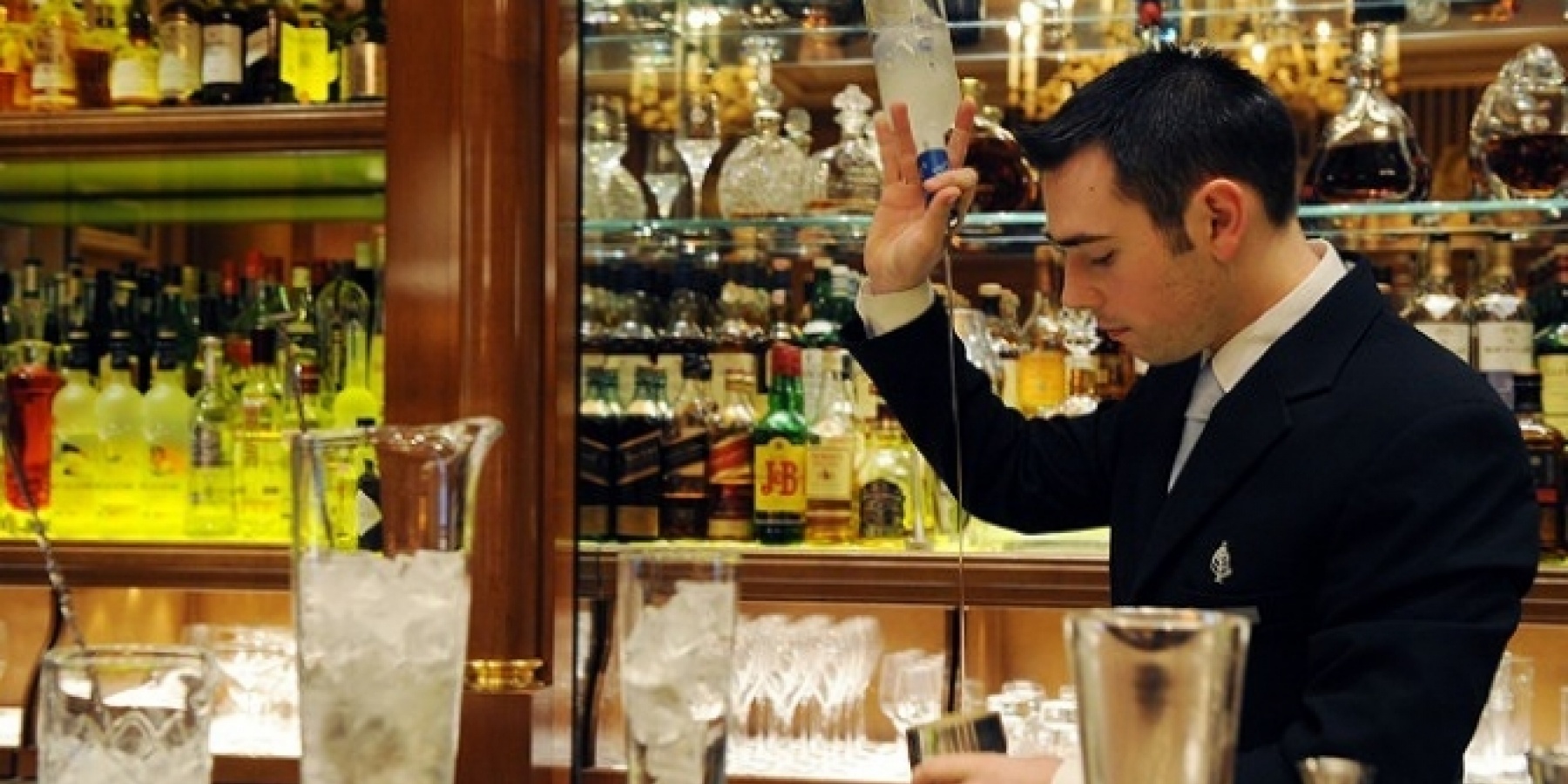 バーテンダーにも国家資格。
フランスMOFバーマンを直撃！
＜前編＞