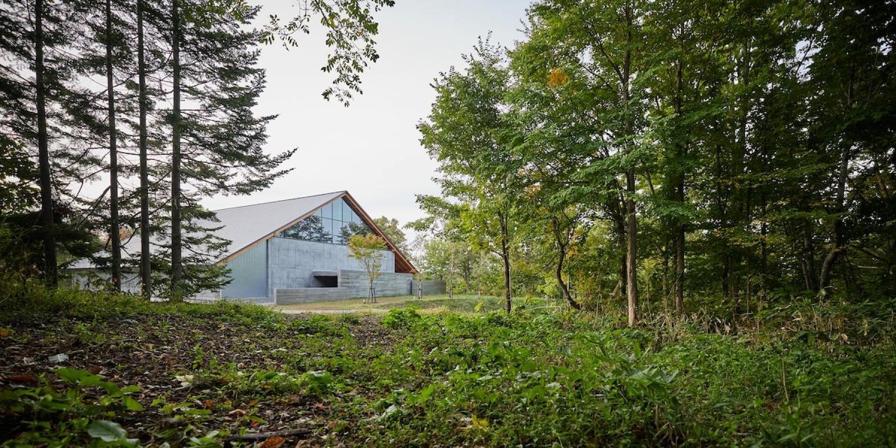 道内限定『オホロ ジン』も発売開始。
ニセコ蒸溜所が目指すウイスキー造り。
＜後編＞