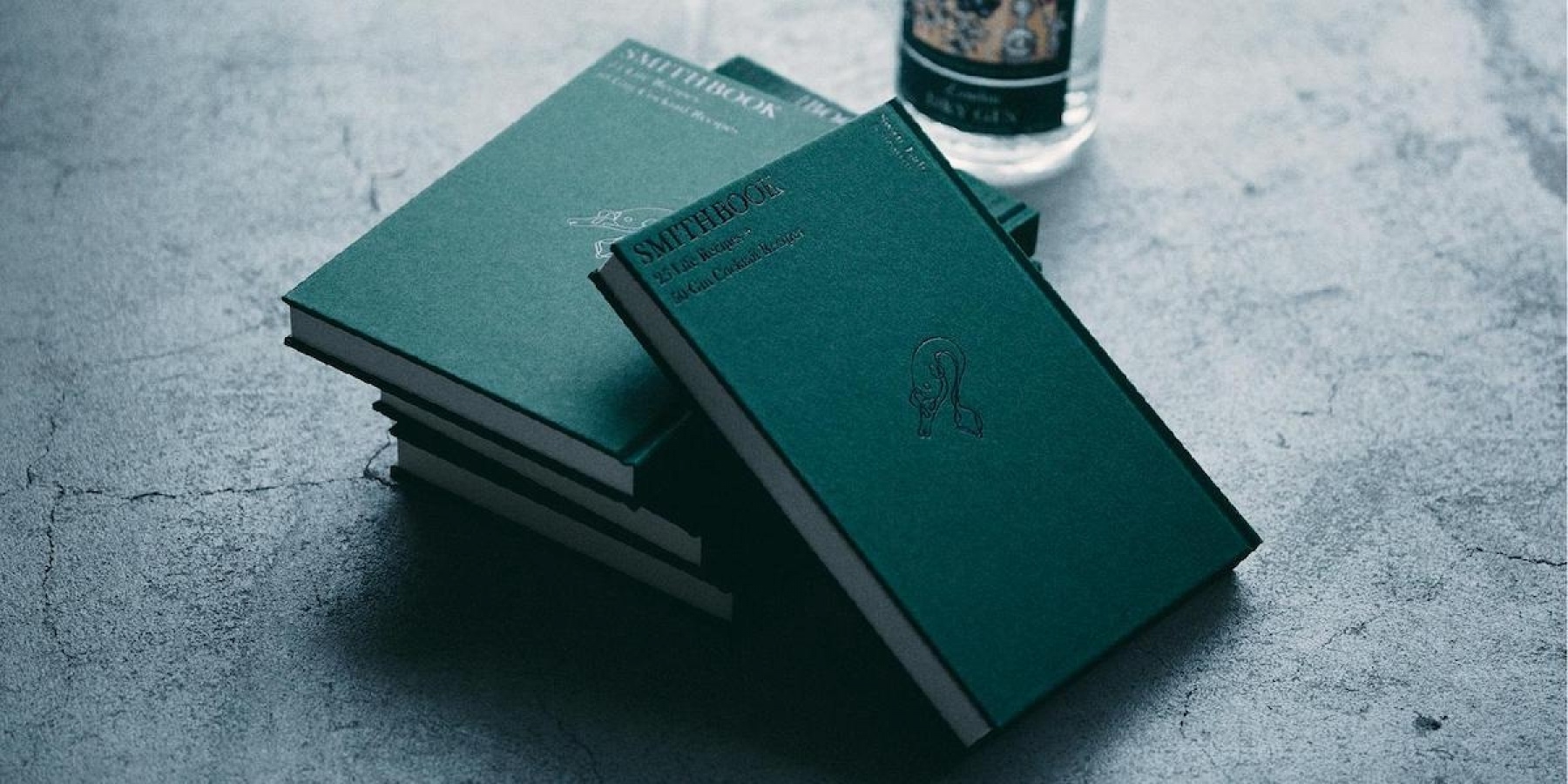 クラフトジン×人生哲学！
「SIPSMITH」の唯一無二のカクテルブック、誕生！