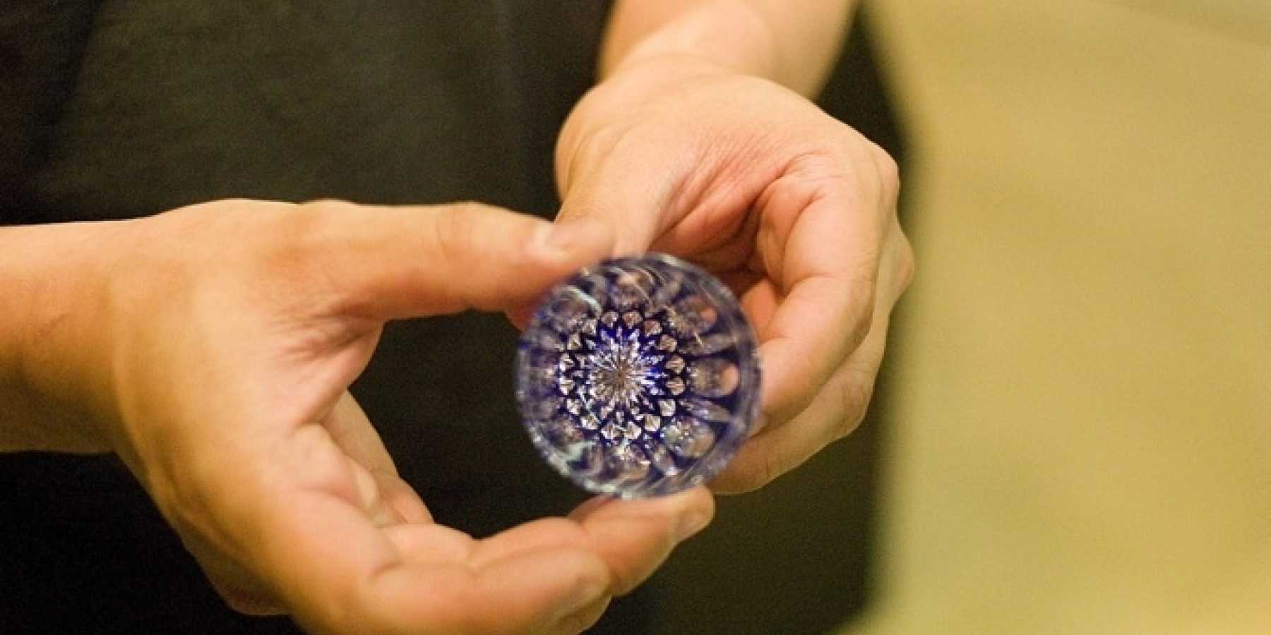 万華鏡？　光を呑む！
古くて新しい、江戸切子の魅力。
＜後編＞