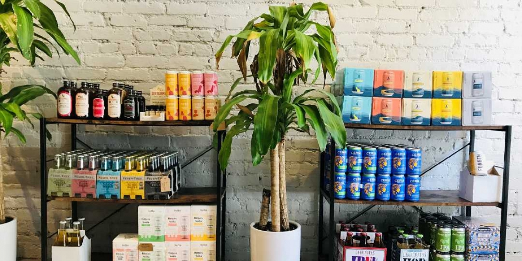 NY初“アルコールフリーの酒屋”。
125種以上が勢揃い！