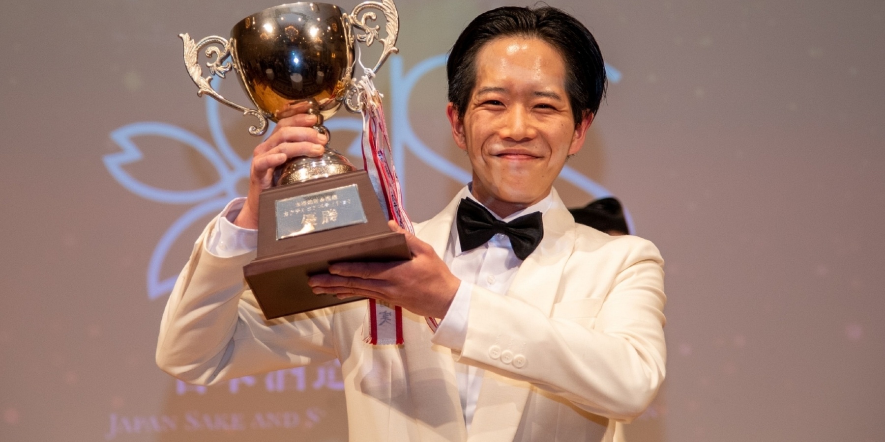 本格焼酎＆泡盛カクテルコンペティション 
優勝は福田麻人さん!
