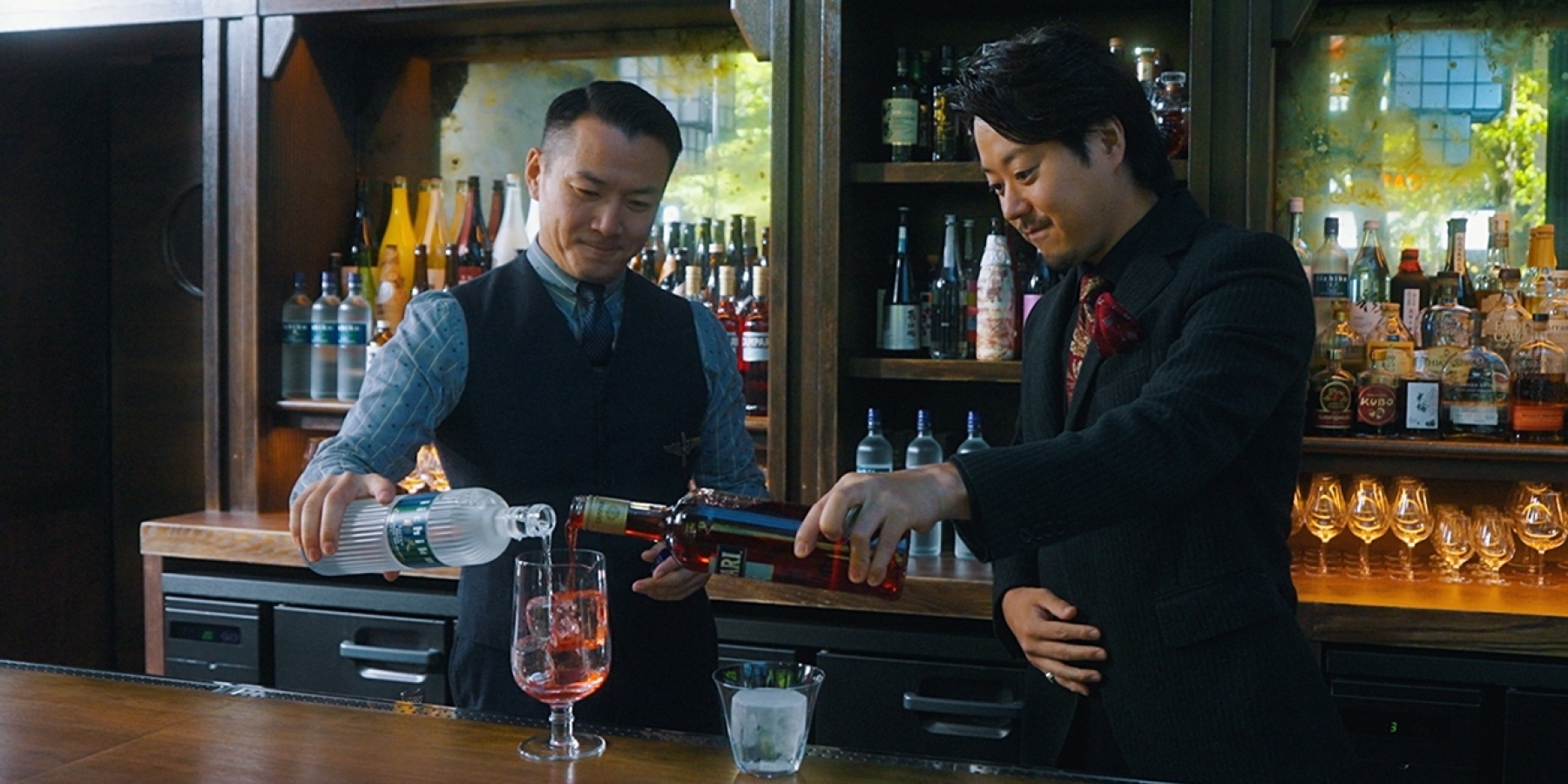 「カンパリ」×「iichiko彩天」
和洋の垣根を超えた「麹ネグローニ」！
