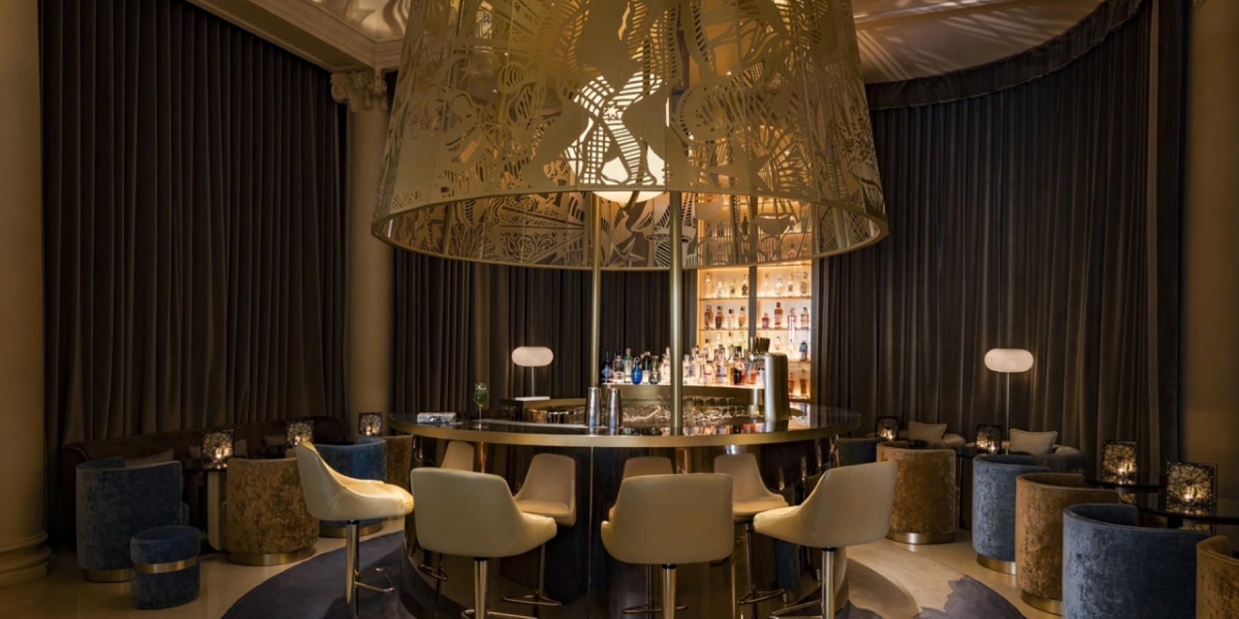 Ritz Bar：
シェイクなし、飾りなし、素材1種類のみ。
新世紀の仏流バーテンディング！ - 後編 -
