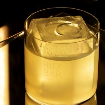 バーボン樽でフィニッシュ 世界数量限定「 カンパリ カスク テイル