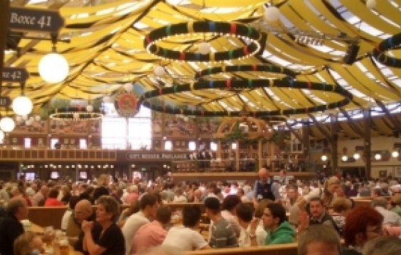 200周年を祝うビール祭り。
ミュンヘン・オクトーバーフェスト速報！