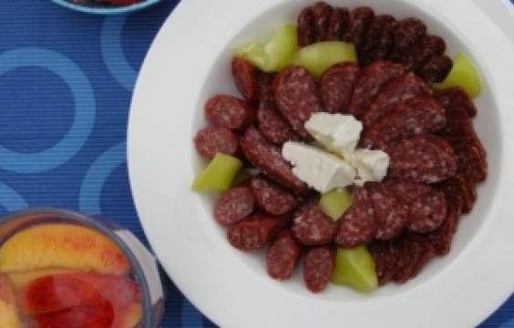 ブルガリア人の酒の肴。
人気＆定番の「メゼ」を紹介。
