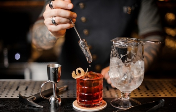 ネグローニ生誕100周年！
発祥の地フィレンツェでも人気健在。
