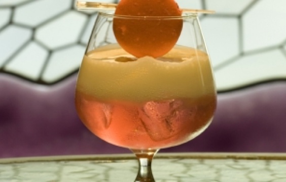 パリジェンヌも思わずうっとり。
ラデュレ発「カクテル・マカロン」。
