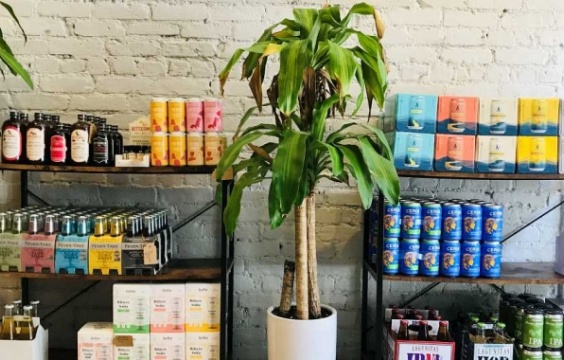 NY初“アルコールフリーの酒屋”。
125種以上が勢揃い！